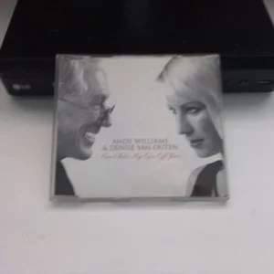 Andy Williams and Denise van Outen Can't Take My Eyes Off You